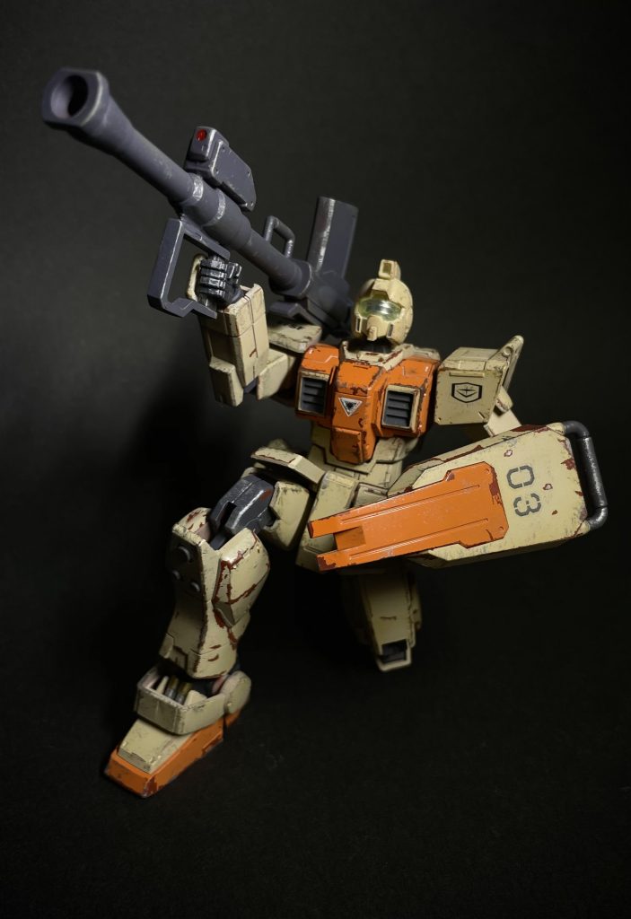 胴体は可動範囲も良好で、大変好印象です。胸部ダクト側面は色分けされていないので塗装が必要でした。今回はわざとらしいチッピングなってしまったので次回するときは大人しめにいきます。笑