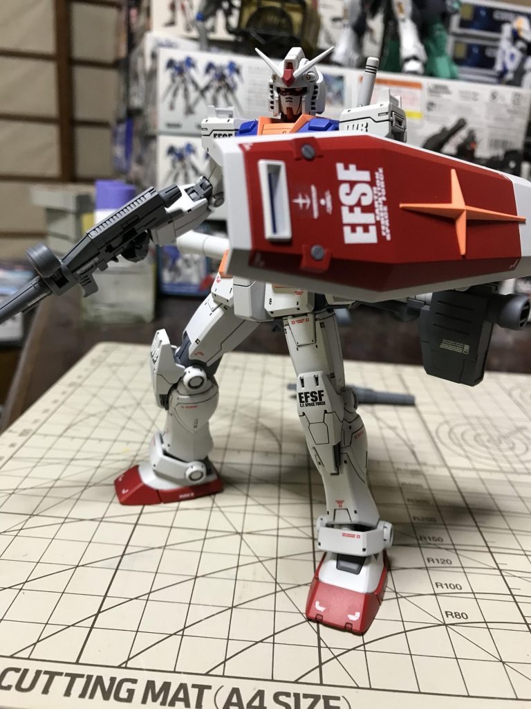 ちょっとだけポーズをつけてみたり。塗装が禿げそうで激しく動かせないのが駄目駄目で御座います。