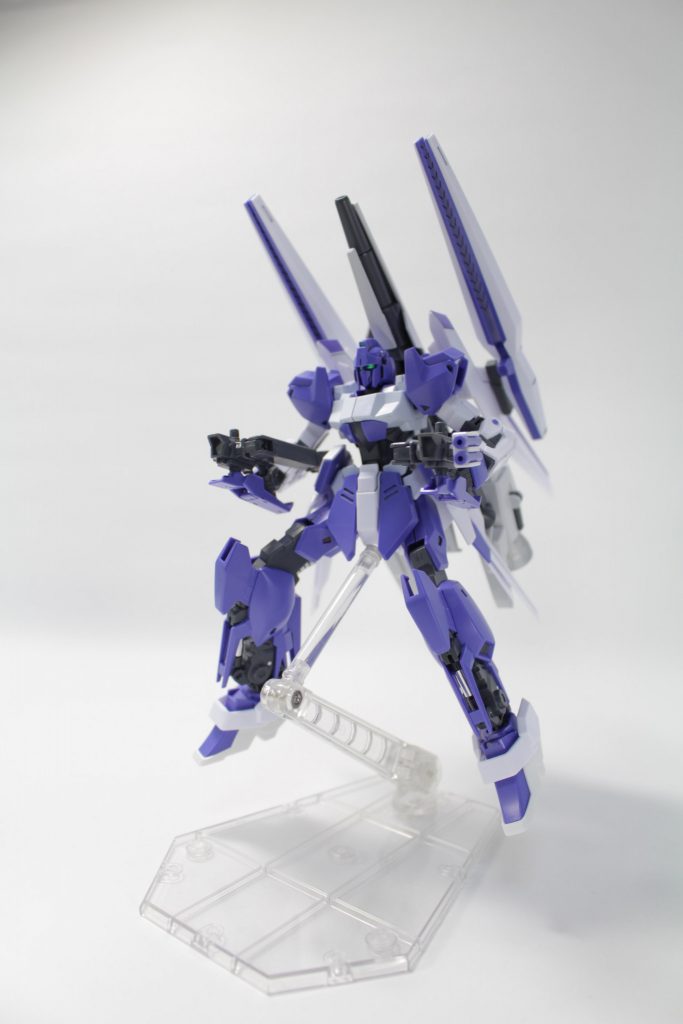 大型武装ばかりなので小回りの効くものをと思い、丁度メガライドランチャーのエンジンブロックに謎の穴があったので前述にあるようにサブアームとハンドガンを取り付けてます。取り外して使うことも可能(Twitterにて写真掲載)。