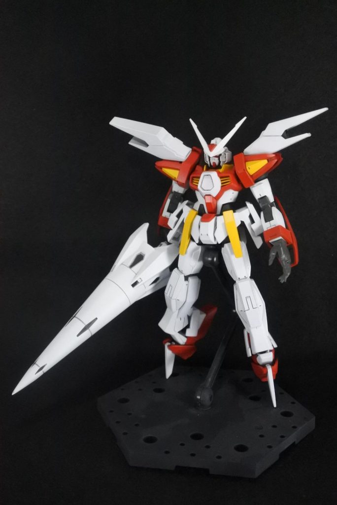 両足部を180度回転させて､かかと側の爪パーツを折り畳むことで､高速移動形態になります(と言う設定)