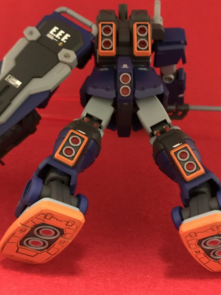 戦場の絆で良く使ってました。チャージ格闘を味方の格闘に被せたり楽しいキャラでした。