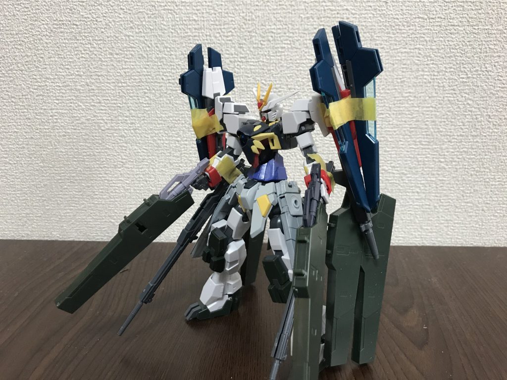 初期はショルダーキャノンにライフルビットを使い、メイン武器はコアガンダムのビームライフルにホルスタービットを接続した武装にしてました。
