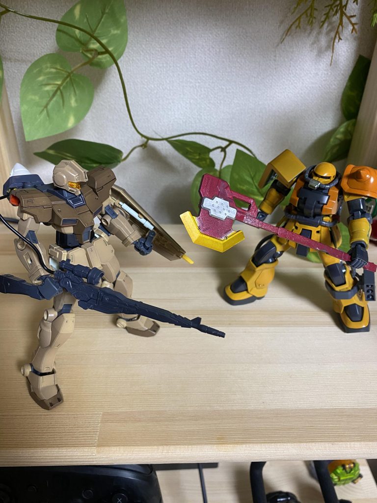 レトルトカレーのパッケージみたいなカラーのザクⅡ-FⅡと対敵‼︎キミは生き残る事ができるか‼︎きっとできる(っ ॑꒳ ॑c)