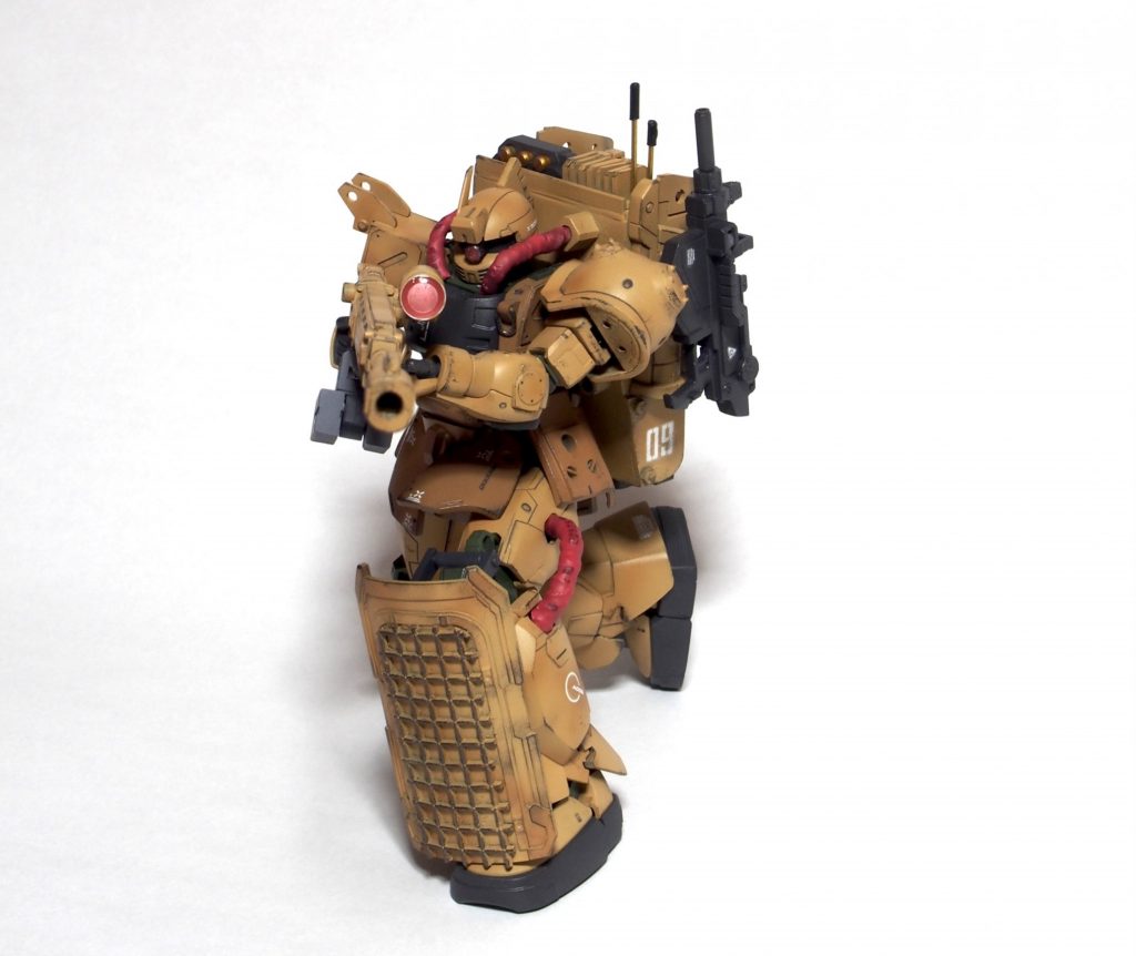 モノアイやパイピングや右肩部分など所々スクラッチしてます。