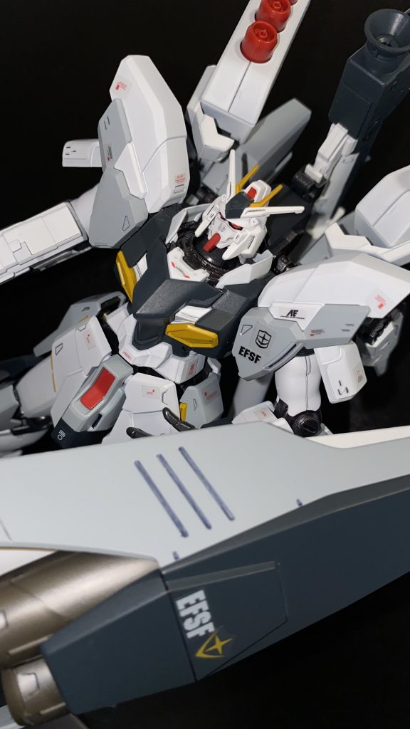 悪役顔である。Hi-νってこんなワルい顏してたっけ？