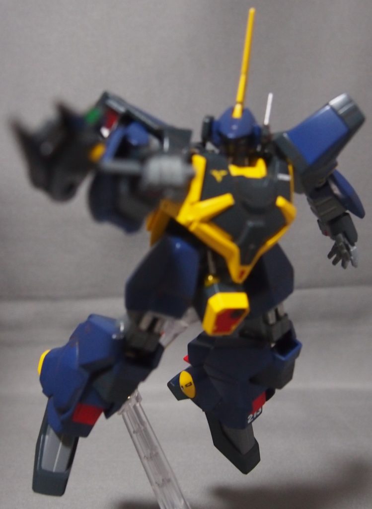 ビーム・ライフルを構える。