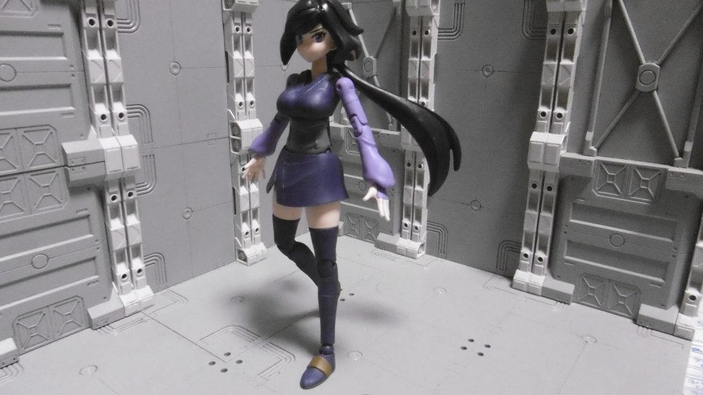 諜報活動や隠密行動時も、素顔で行動。従者や女中として敵方から信頼を得ていれば、怪しまれる行為しない限り堂々と拠点内を歩けます。変装術の【七方出】の一種「常の姿」にも通ずる所があると思われますし、臨機応変に立ち回れます。常に周囲に気を配り、不審に思われないよう堂々と行動するのが肝要。