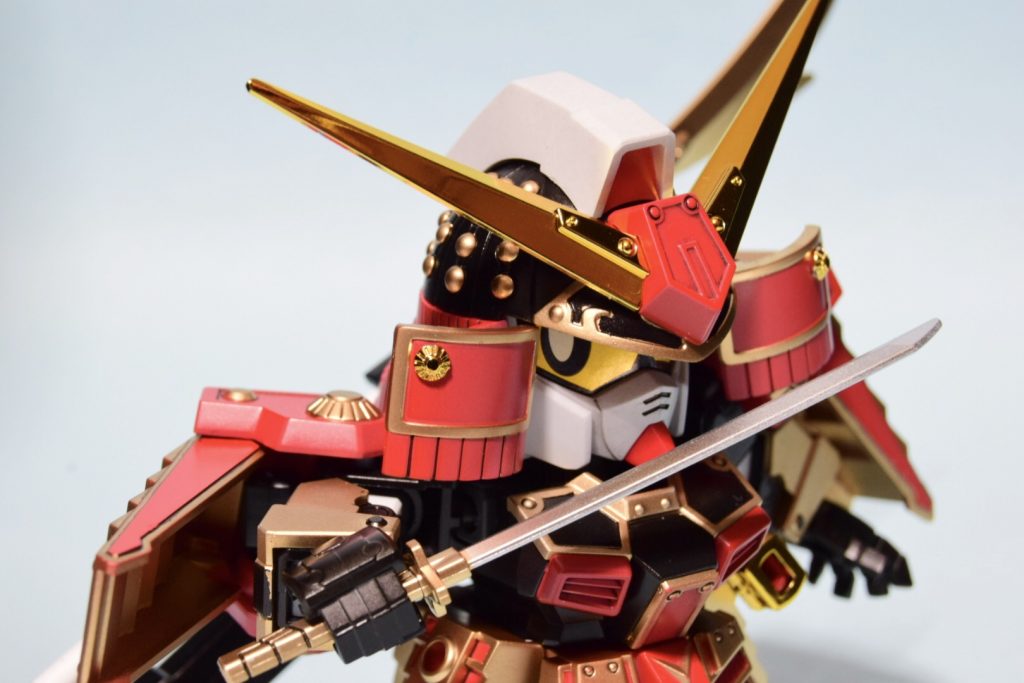 今回のベストショット♪SDだけど兜越しに覗く鋭い瞳が格好良く撮れたお気に入りの一枚です😄