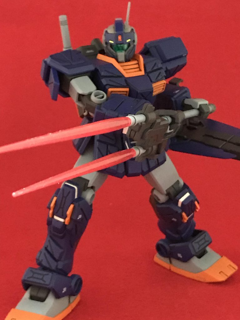肩アーマー、膝アーマーは合わせ目を消しつつ、分割線を変更しています。