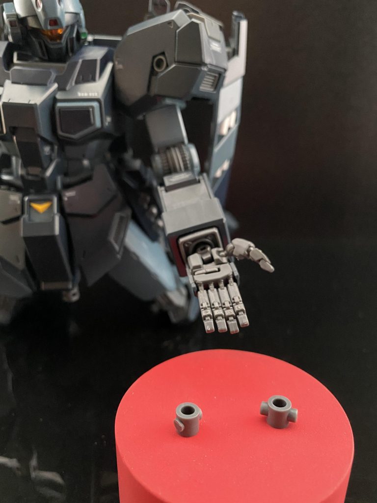 このタイプのPCの軸を切り、先ほど穴に入れると、