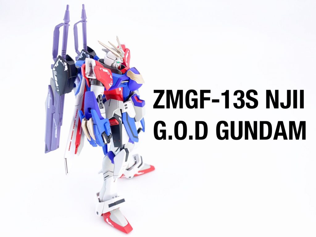 真横からのショット背部にはデスティニーのアロンダイト対艦刀、「ハイパーゴッドスラッシュ」をマウントしています😎武装はこのハイパーゴッドスラッシュ2本に加え、頭部バルカン、拳の3つのみです😁では以下よりポージング写真続きます!