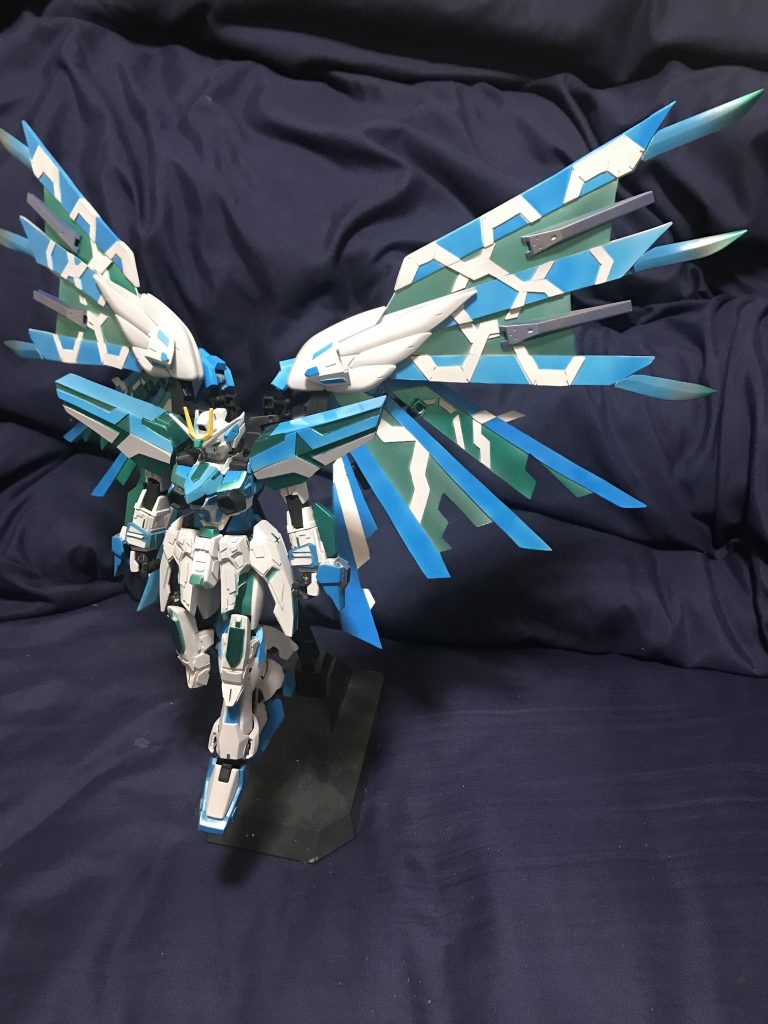 武器なし台座なしの状態、誰が見ても目を引くようなインパクトある翼にしました