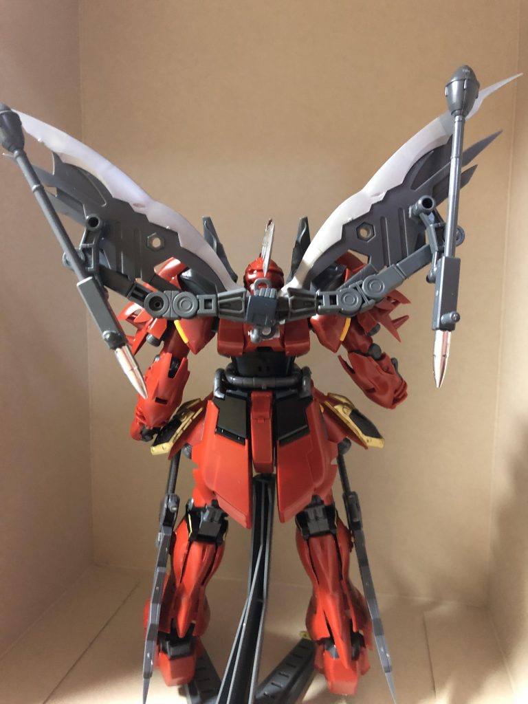 後ろには武器をマウントさせてます。