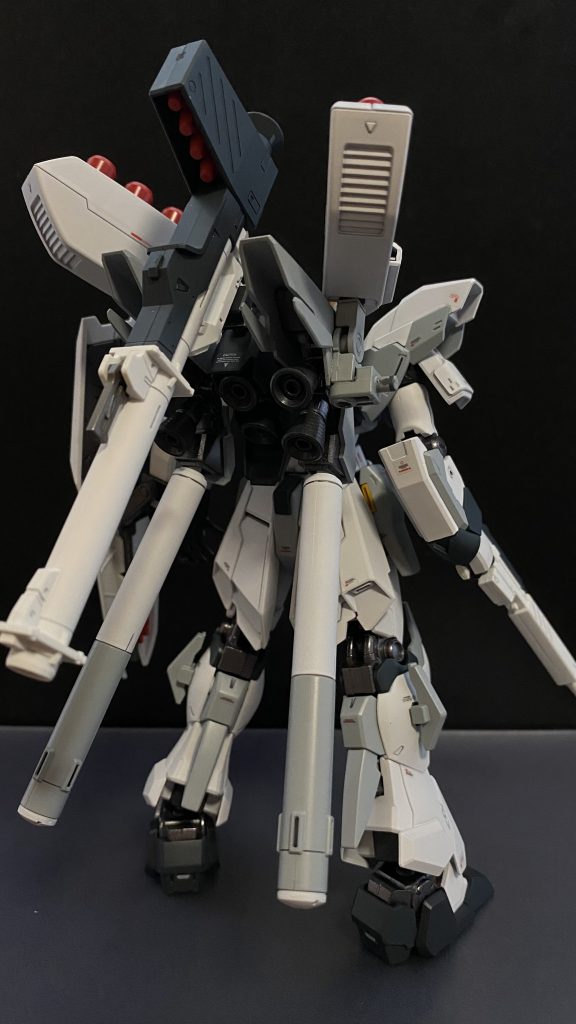 前回とは逆に、サザビーのファンネル装備のν-ガンダムをイメージして。