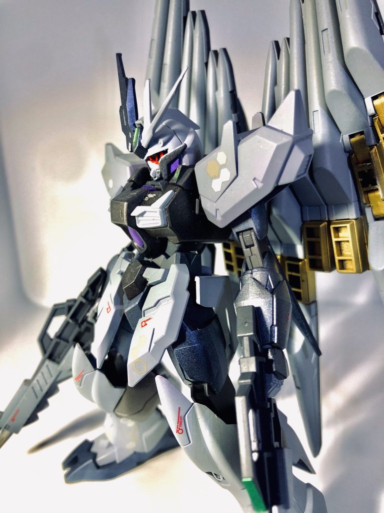 ビーム・ライフルは2挺持ち。