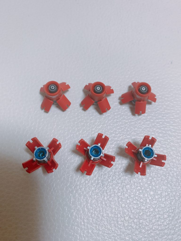 ファンネル、塗り分けました。上から見るとキレイだけど、下から見るとちょっと雑なのはご愛嬌( ^ω^ )