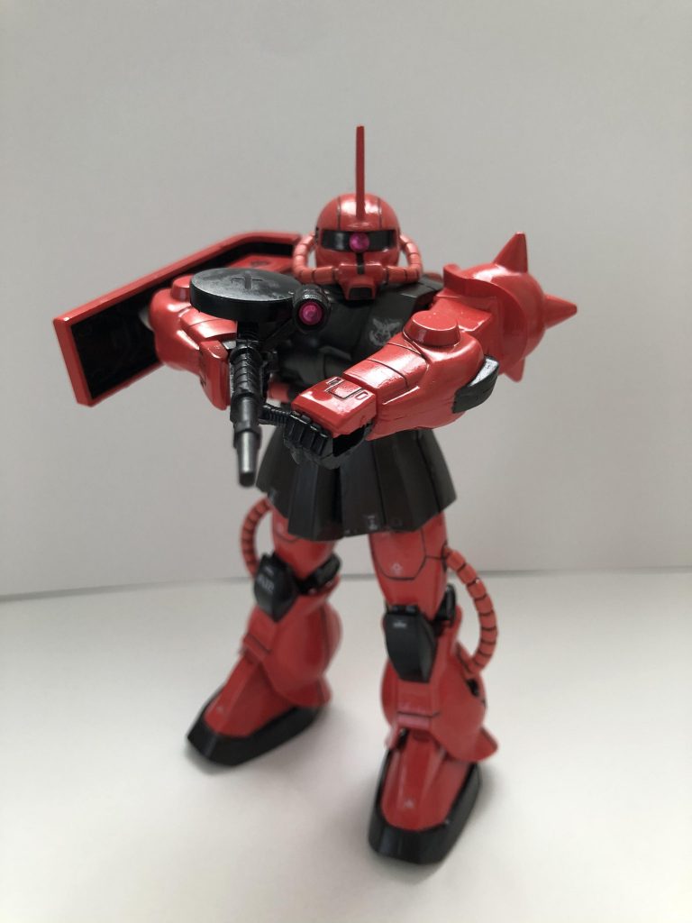 モノアイはデコシールです。カラーは旧HGUCの茶色に似せたかったのですが、それに近い色の塗料が売っていなかったのでこの色です。