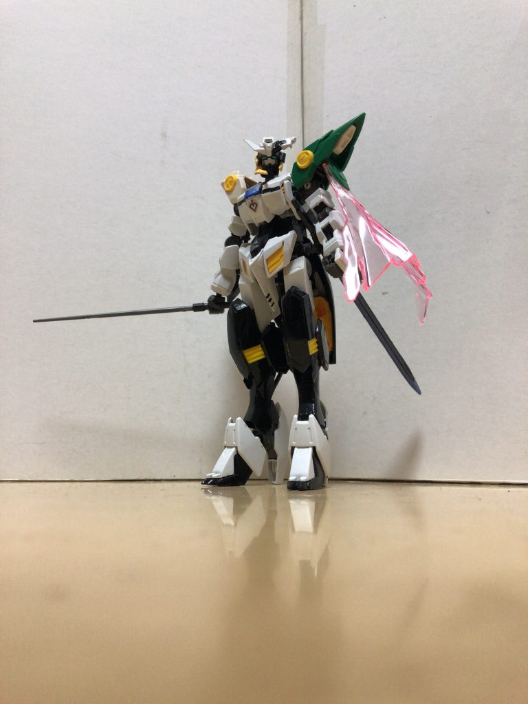 ガンダムウェルテレスフィに装着換装によって2通りの戦い方があるウェルテレスフィはこの形態でのみ使える専用武装｢アペス｣で敵機の関節や急所を狙って突き刺す戦い方をする。