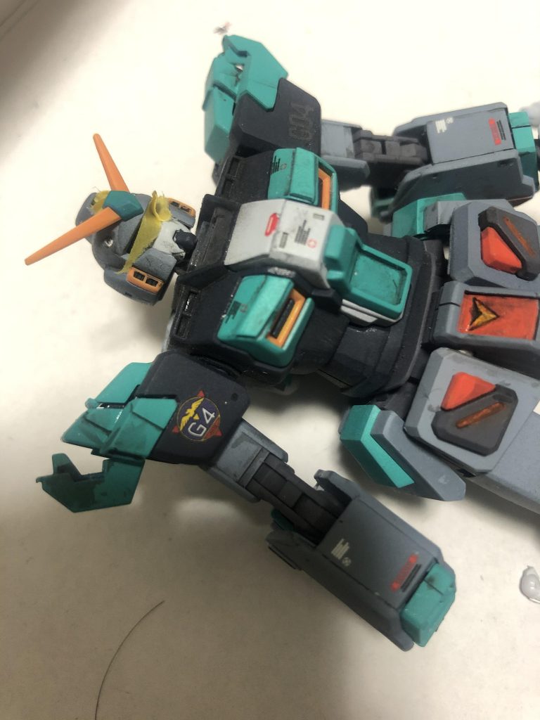 デカールはガンダム ホビーライフ付属のものを少々。あとサンダーボルト用を主に貼ってます。