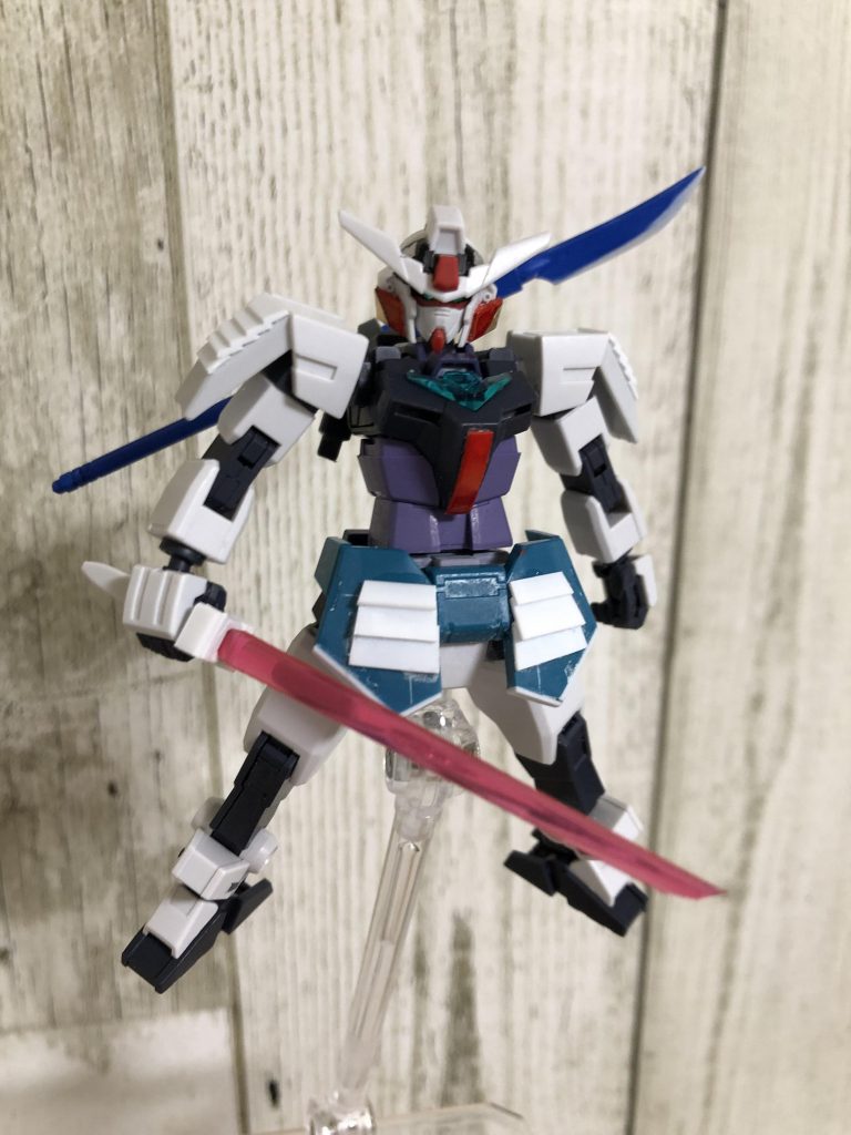 コアガンダムにプラ板を切って貼るの繰り返し。塗装はガンマカ100%です!リアアーマー以外のコアドッキングに関わる部分は無加工なので、アーマーを着せることができます。鳳凰武装(フェニックスアーマー)と合体、大出世する予定です!