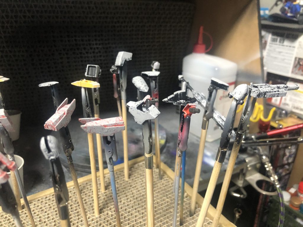 鋳造表現。溶きパテを塗って筆で叩いてます。敗残兵さんに教わりました。