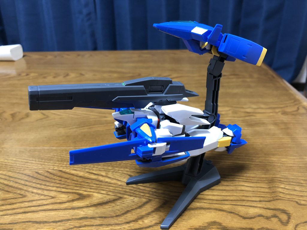 キットは当然ですが、変形分離合体出来ます。コアファイターのキャノピー部分も塗装しました(入力してて思い出しました)。