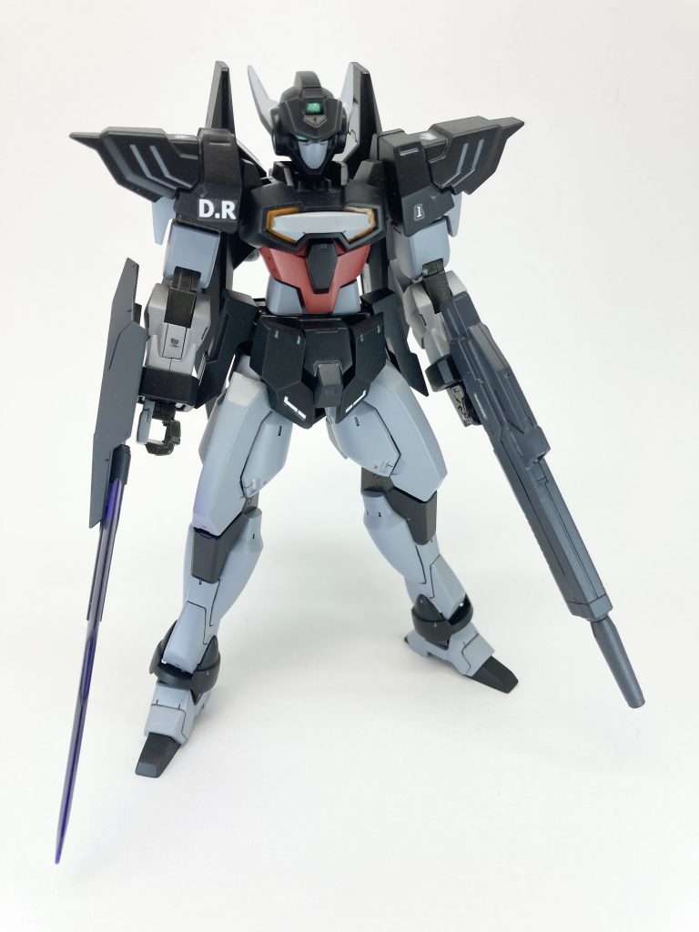 カラーリングはウルフ機の純白からブラックグレーとライトグレーのカラーリングに変更。ストライクノワールを参考にしています。額、肩、リアアーマーをG-サイフォスに変更、制作者が左利きなので武装は左右反転させてます。
