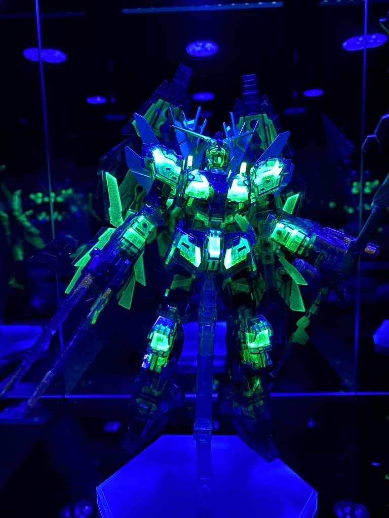 ブラックライトで綺麗に光ります