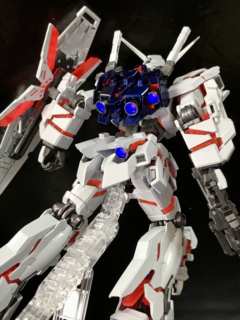 毎度、バーニア内もUVライトで光ります。