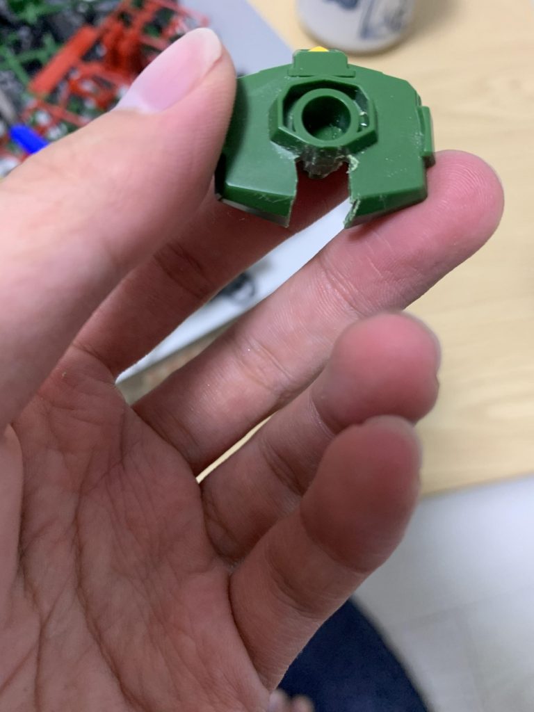 こんな感じでお尻側だけ削ります。