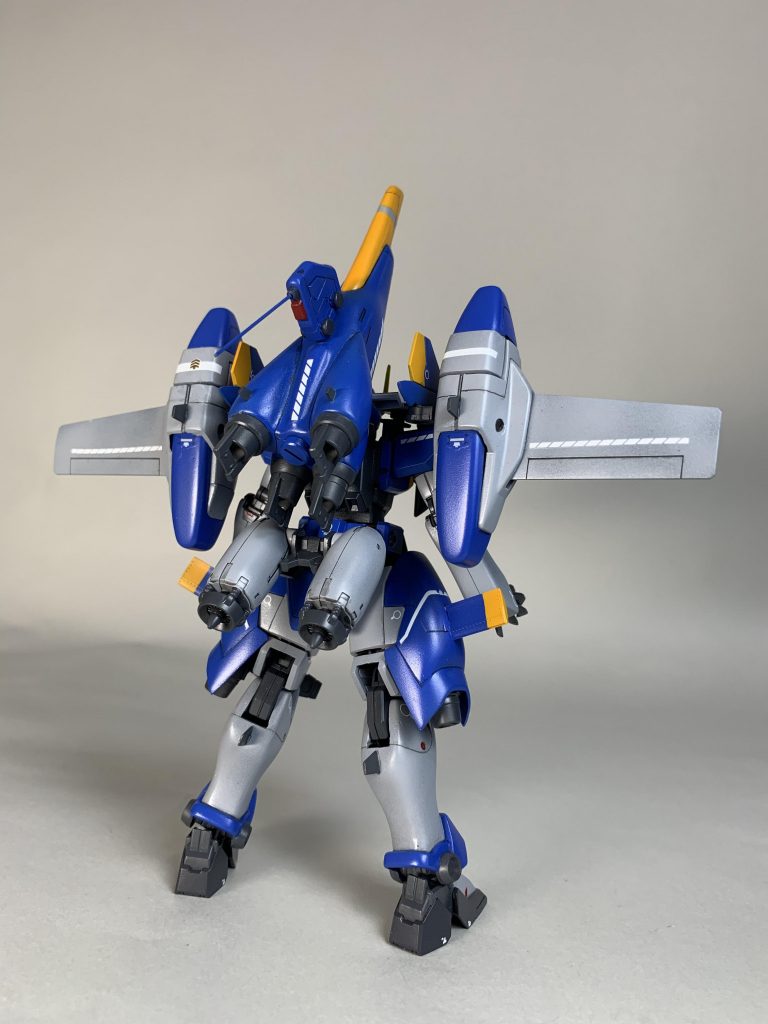 HGAWガンダムエアマスターに1/550αアジールと1/144メリクリウス、トールギスを組み合わせています。