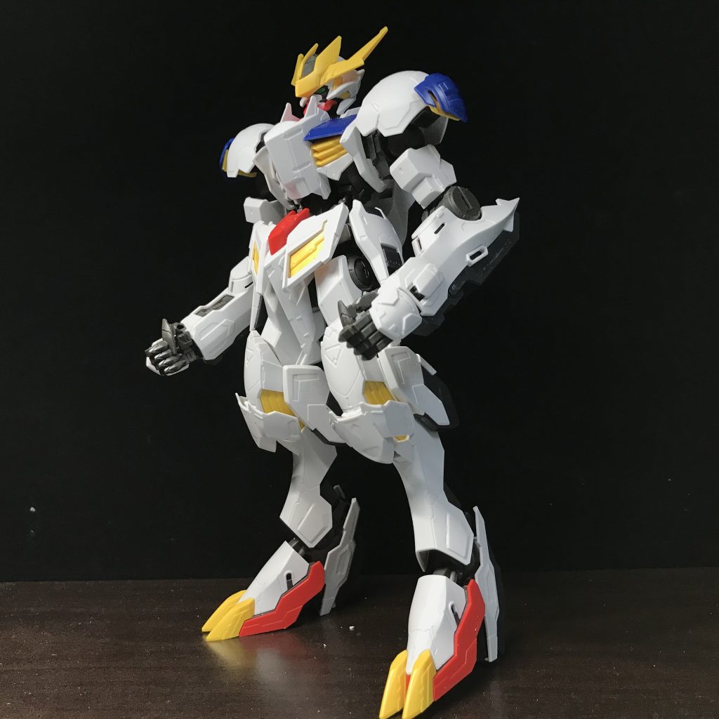 足首のカバー部分を膝下に持ってきて、太ももはプラ板貼ってボリュームを持たせました。