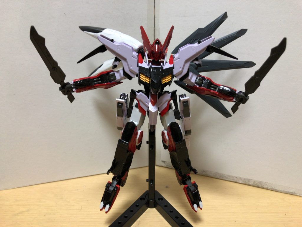 この形態のリミッターを解除した姿:アミキクストやむを得ない時以外、使用を禁じられている代物。使用すると、機体性能が爆発的に上昇する。しかしその代償も大きく、パイロットの心身への負担はもちろんのこと機体の各部に過度の負荷がかかり、長引くほど不利になる諸刃の剣となっている。ここまでご覧になってくださりありがとうございます。これで6つの能力を得たヴェナンディは残す最後の能力に手を出します。今回は2つの能力をまとめましたが、実を言うとそれぞれで考えた時のアイデアが固まらなかったと言う点が大きな要因です。結果、某大罪アニメの仲良し2人組を元に作成したところ上手く形になったという訳です。(答えは各モードの設定でわかるかと…)次回作もお楽しみください!