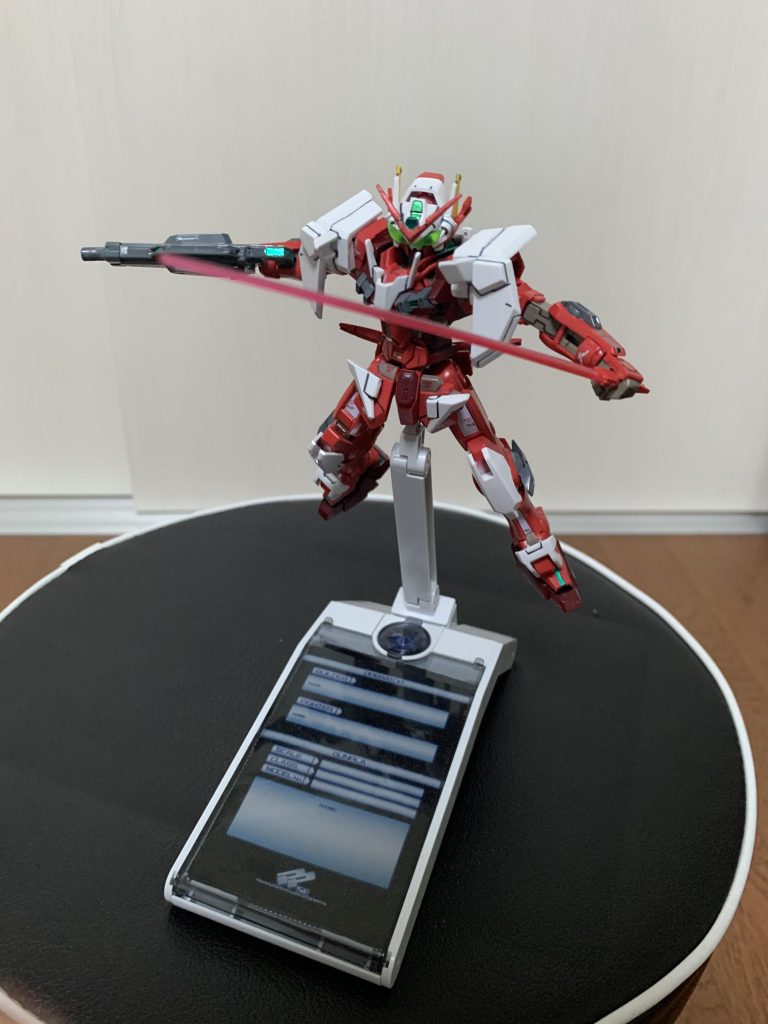 特にこれといったものは装備していない基本形態です。この状態での武装はGNビームサーベル、GNライフルのみです。