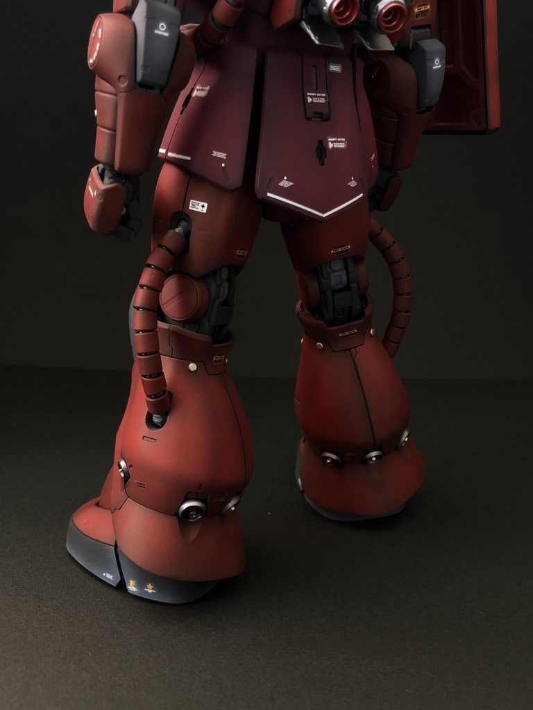 腰のラインデカールは、ガンダムデカールを切り貼りして。他は全て付属のデカールです。