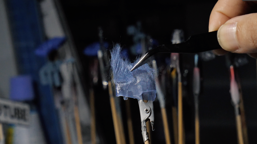 まずは糊でペタペタと貼りました