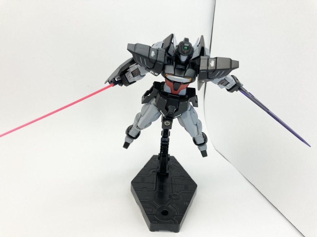 ビームサーベルとシグルブレイドの二刀流で。重さと切れ味のシグルブレイドと軽さと取り回しのビームサーベルだと上手く立ち回れそう。(なお、制作者は格ゲー全く出来ないので近接格闘は出来ないのですがw)