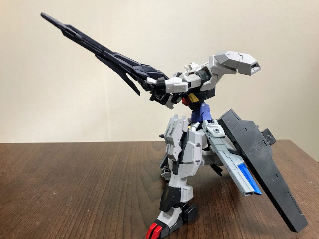 狙撃姿勢肩のセンサーで標的を見定め、ライフルで撃つ…！ライフルはユーラヴェンの物を使用しています。