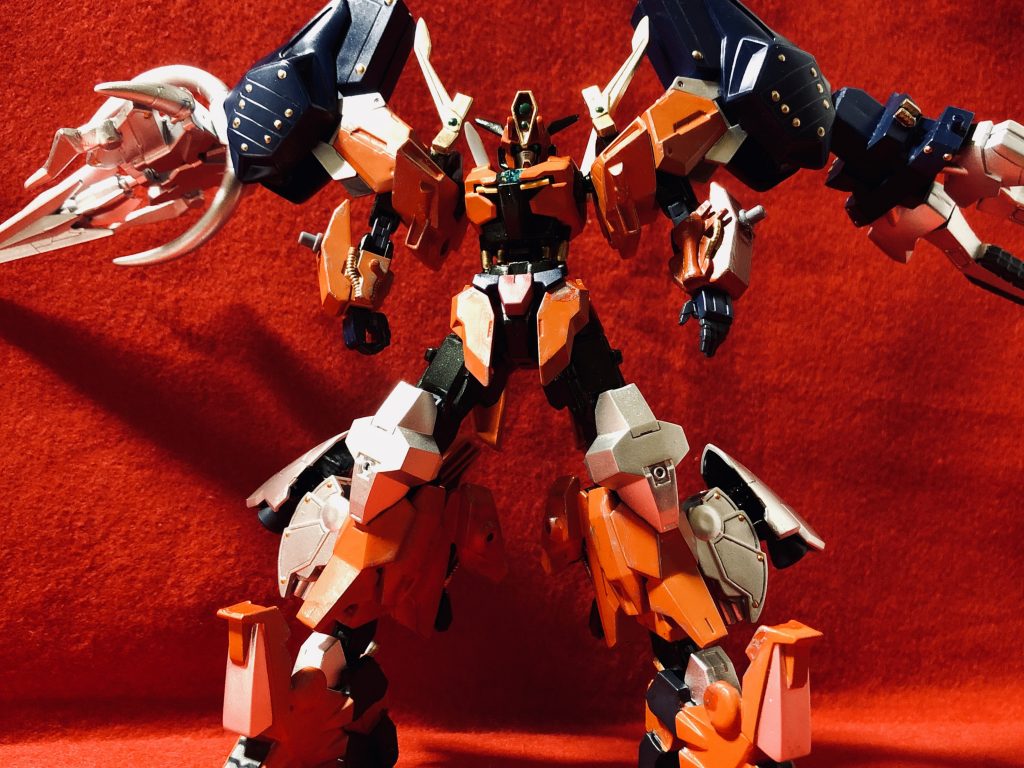 より重機的運用による吶喊攻撃を突き詰め、鉄機武者爆進丸のキャタピラパーツ等を組み込んでいます