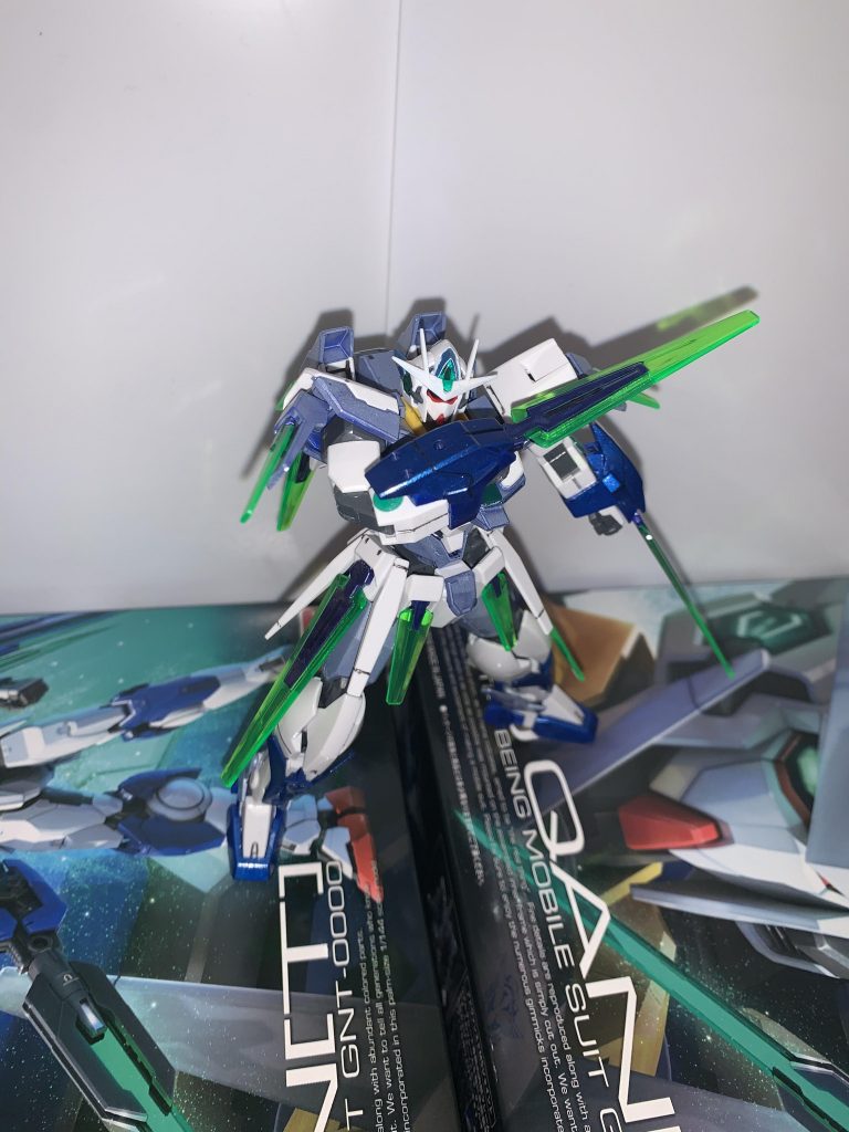 腕と脚のパーツからは、小型のGNフィールドを展開して防御ができる。