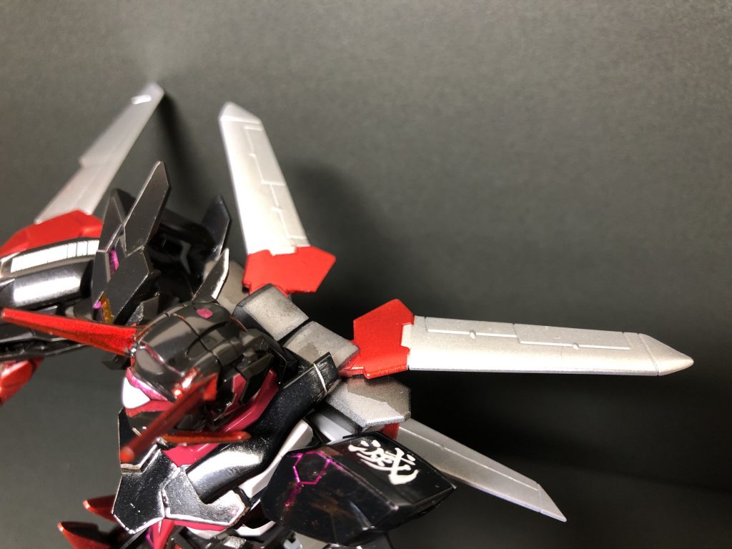 背中に背負わせたウィングは、ユニオンフラッグから流用しています。