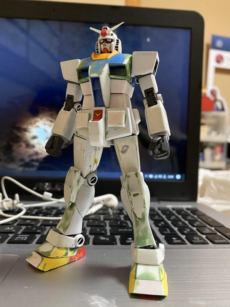 どこをどう弄ったか忘れてしまいましたが足の形状にはこだわっていたようです。