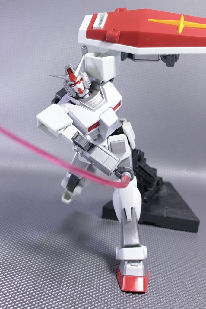 ロールアウトカラーは白いマスクにシルバーのメットが兜飾りを思わせて良いですね。