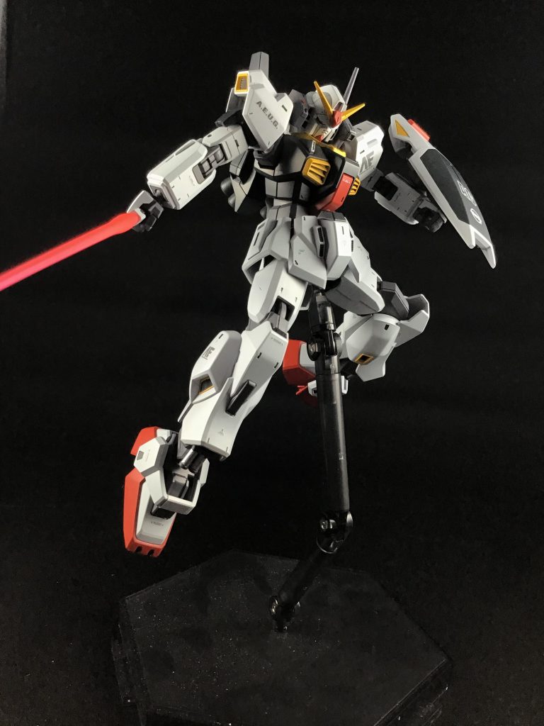 ビームサーベルはグラデーションっぽく塗装してみました。