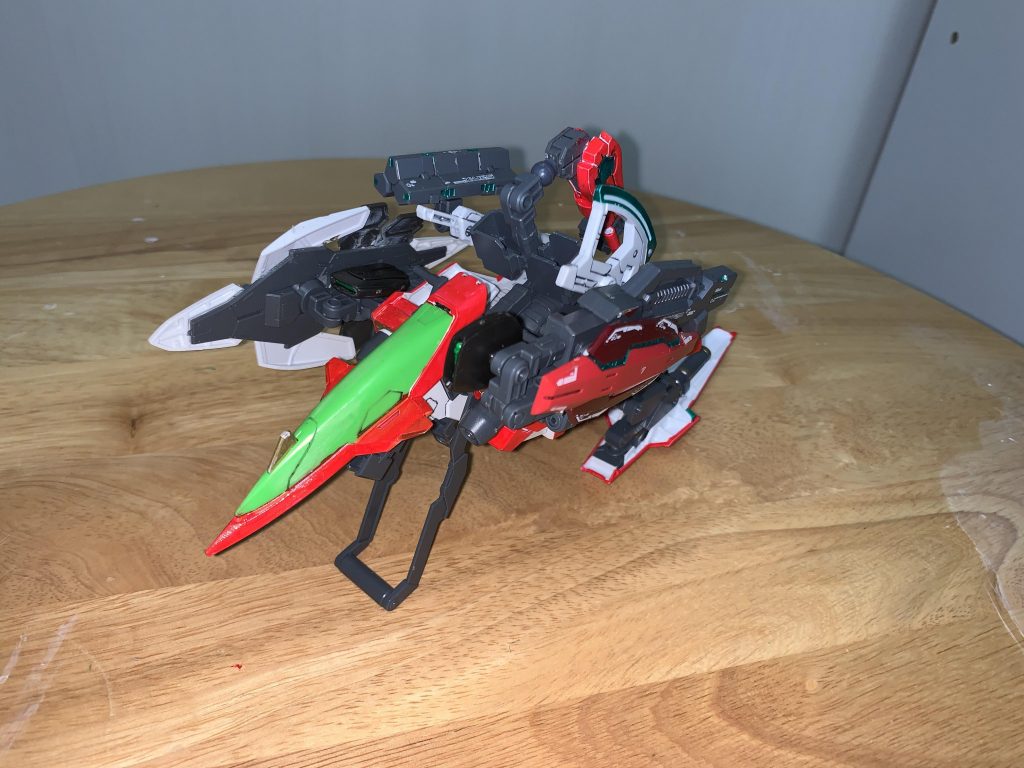 GNホッパーIIhttps://gumpla.jp/hg/506786で紹介したGNホッパーの強化型で、よりたくさんの武装を積めるようになったという設定です。