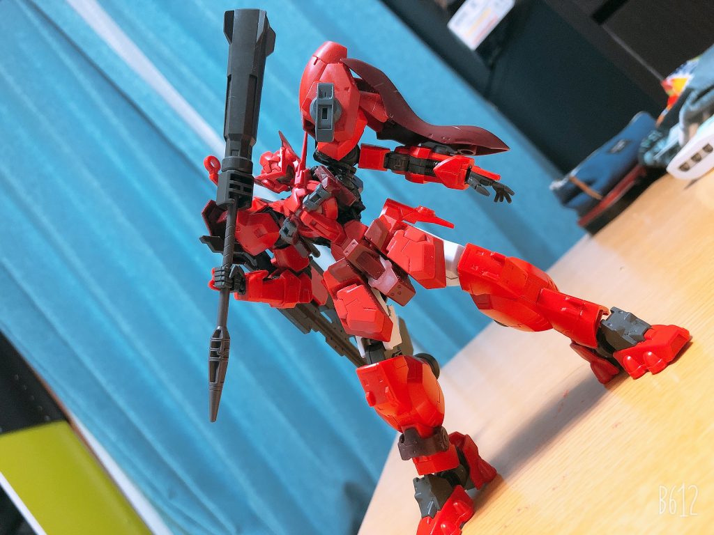 そこから徐々に装甲を持っていき、鉄血の世界観に合わせるように盛っていきました