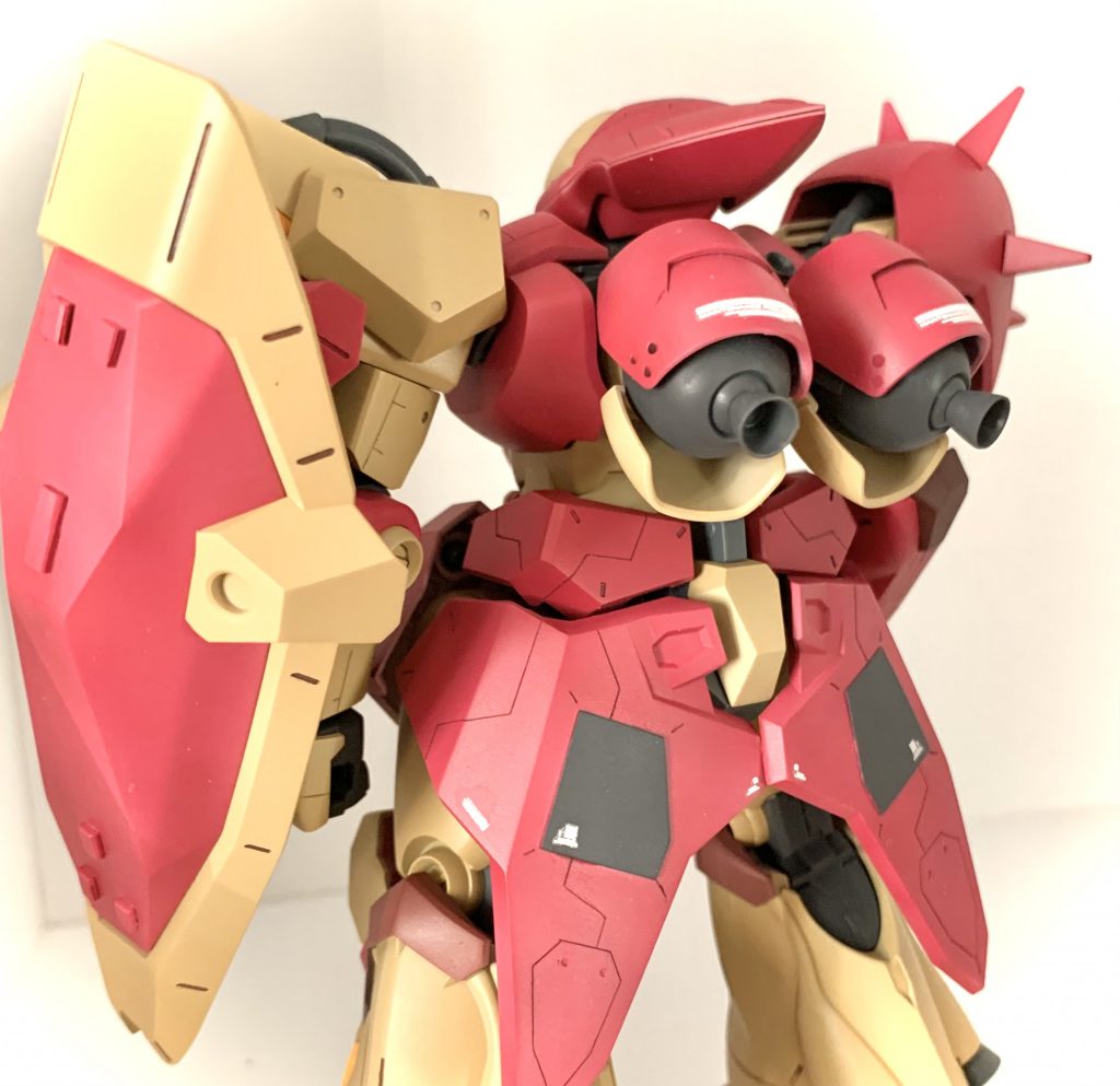 背面のスカートにプラ板とスジボリでディティールアップをしてみました！ラインとかガタガタなので今後も慣れるまで練習してやってみます(๑>◡<๑)