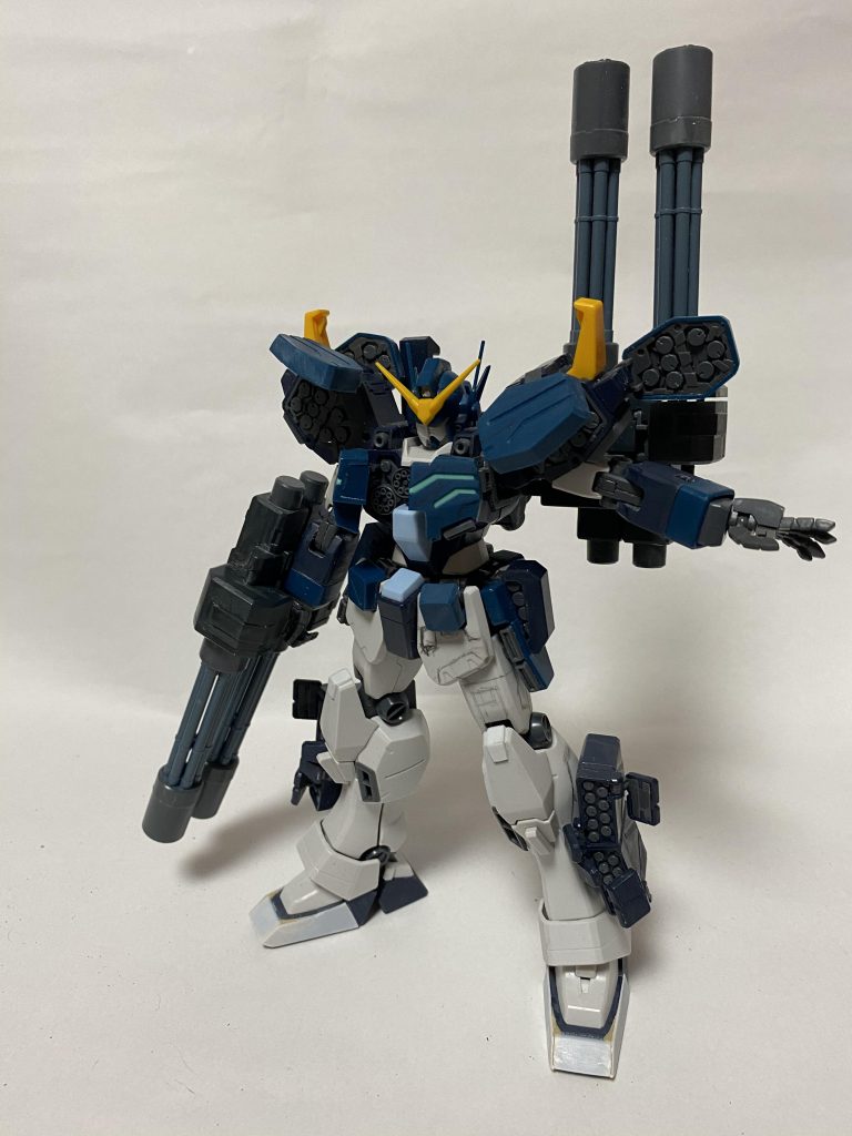 まだ足しか構い始めてないからですね。ヘビアは変に付け加えなくもかっこいいですよね。