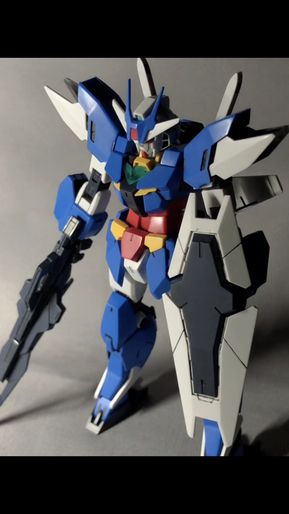 上の写真はいずれもライトが割と明るめなものばかりですが、このように暗めで見た時に色も一気に暗くなったりと、明るさの影響を受けやすくなっています