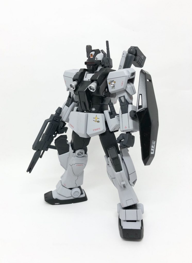 フロントビューです。オリジン系の連邦機体は寸胴気味なので他シリーズとサイズが合うか不安でしたが杞憂でしたね。ほぼ違和感ないです。